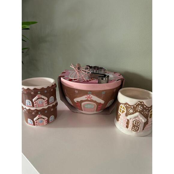 gingerbread lot. Mixing bowl with accessories, mug & 2...